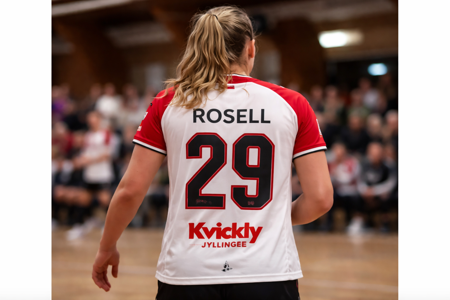 Frida Rosell har dragit korsbandet – halkade på golvreklamen